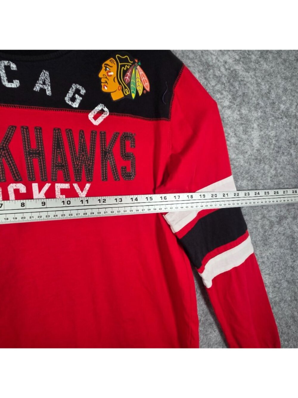 Chicago Blackhawks Red Black Long Sleeve Hockey Shirt Size L - Picture 4 of 10